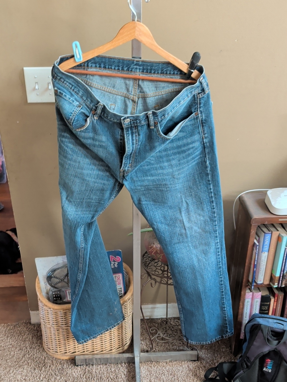 Levi's Men's Bootcut Jeans in Medium Blue Denim